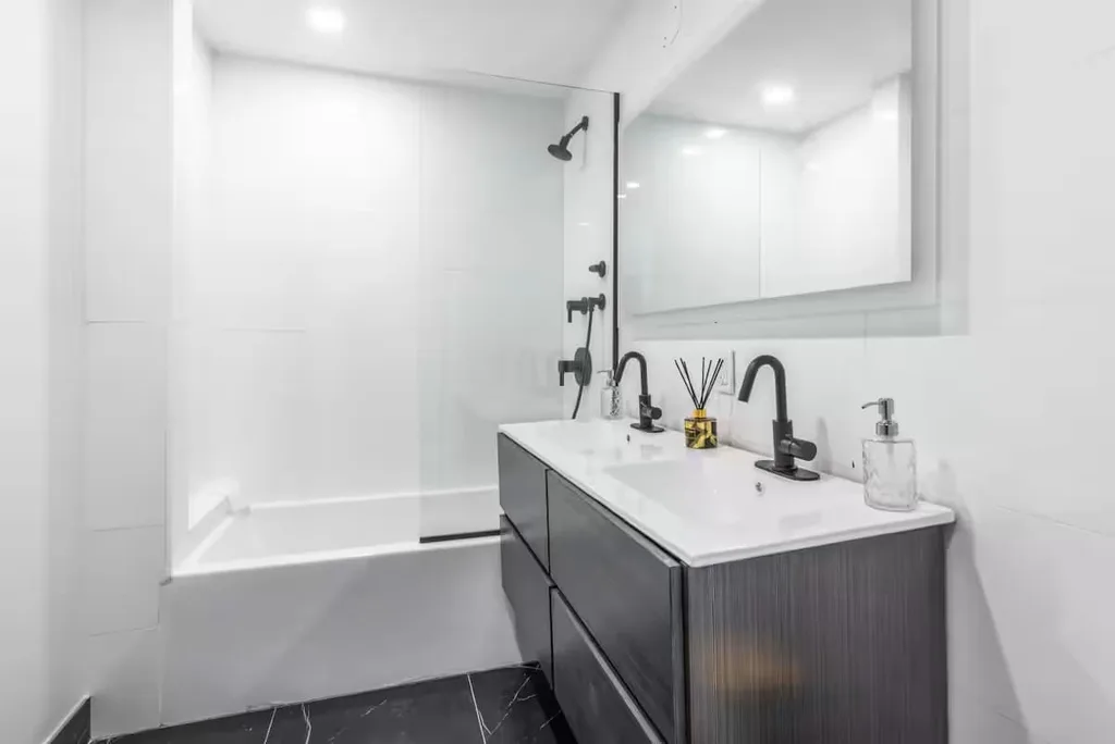 Bathroom — 3BR Penthouse Suite with Massive Private Rooftop — The Sixty Two NYC, Lenox Hill, Upper East Side