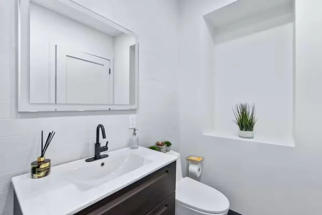 Full Bathroom 2 — Top Notch 2-Bed/2-Bath in UES Mins to Central Park — The Sixty Two NYC, Lenox Hill, Upper East Side